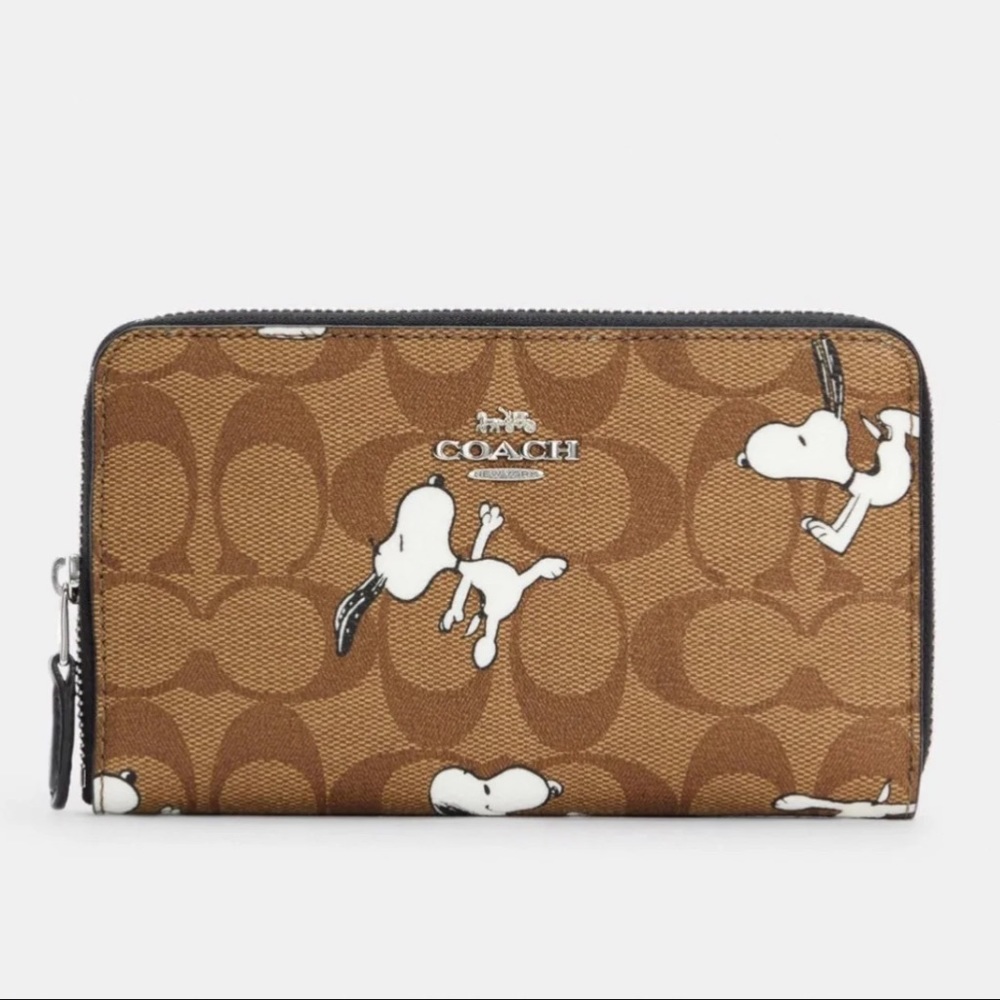 Coach X Peanuts Snoopy Print Id Zip Wallet In Sig